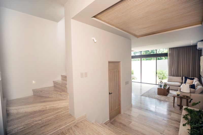 Spacious Entrance